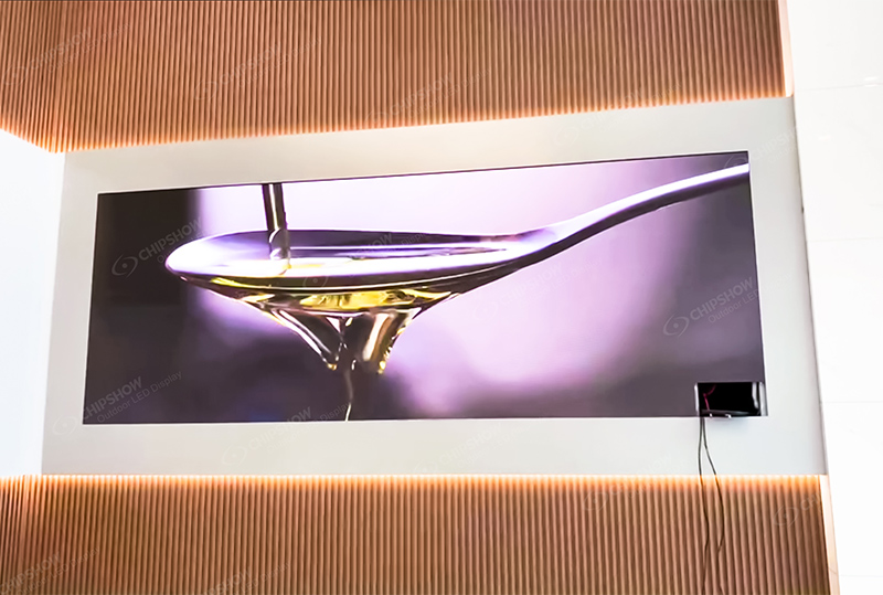 P2-LED-Bildschirm mit kleinem Abstand in der Lobby des Bürogebäudes