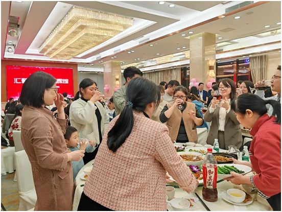 Chipshow-End-des-Jahres-Party und Feiern 2023 !!
        